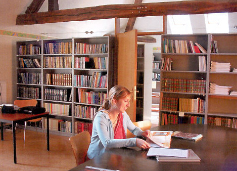 Foto: Die Bibliothek bietet viel Ruhe für individuelle Studien